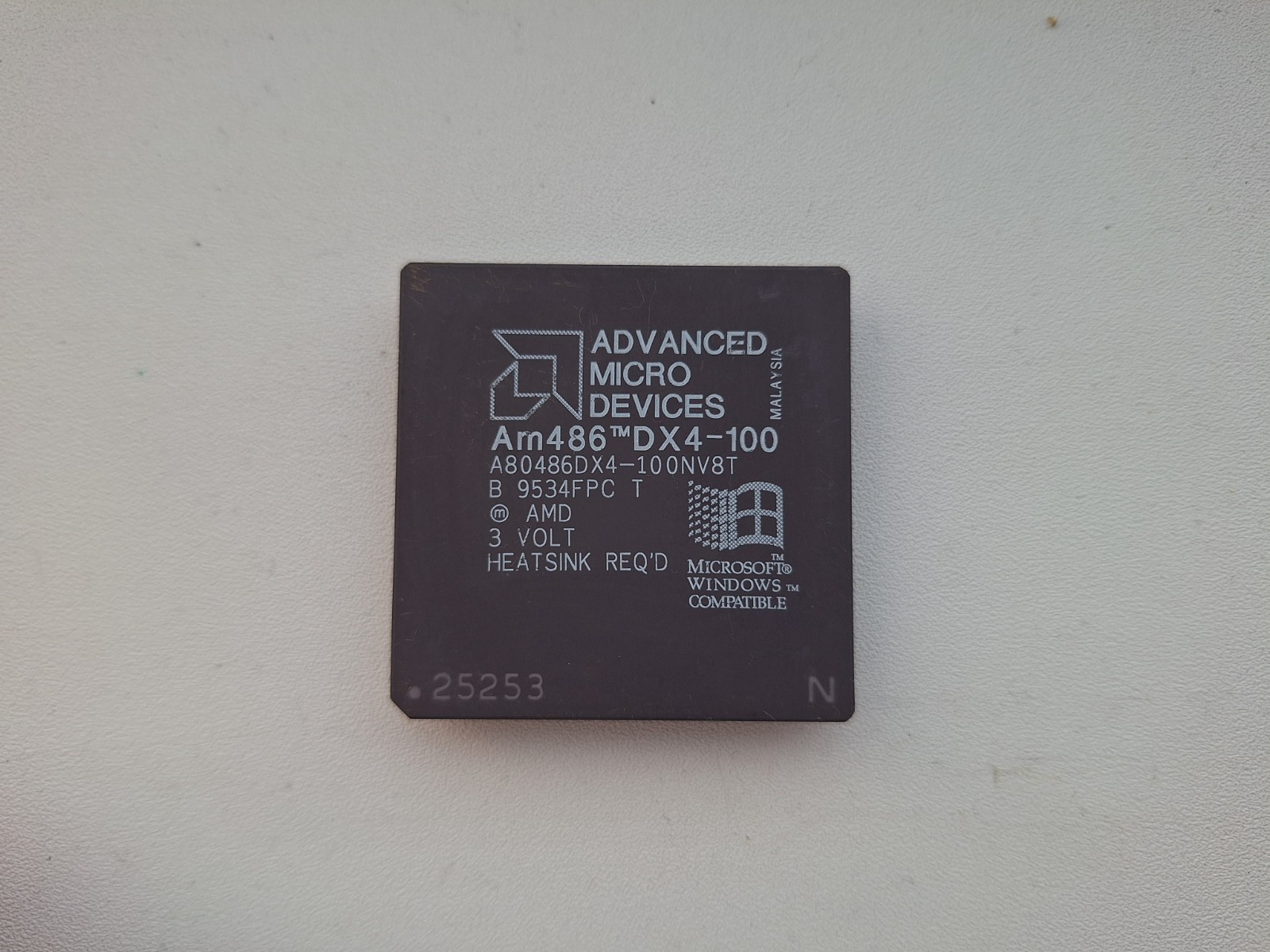 486DX4-100 AMD A80486DX4-100 SV8B NV8T V8T Vintage CPU GOLD