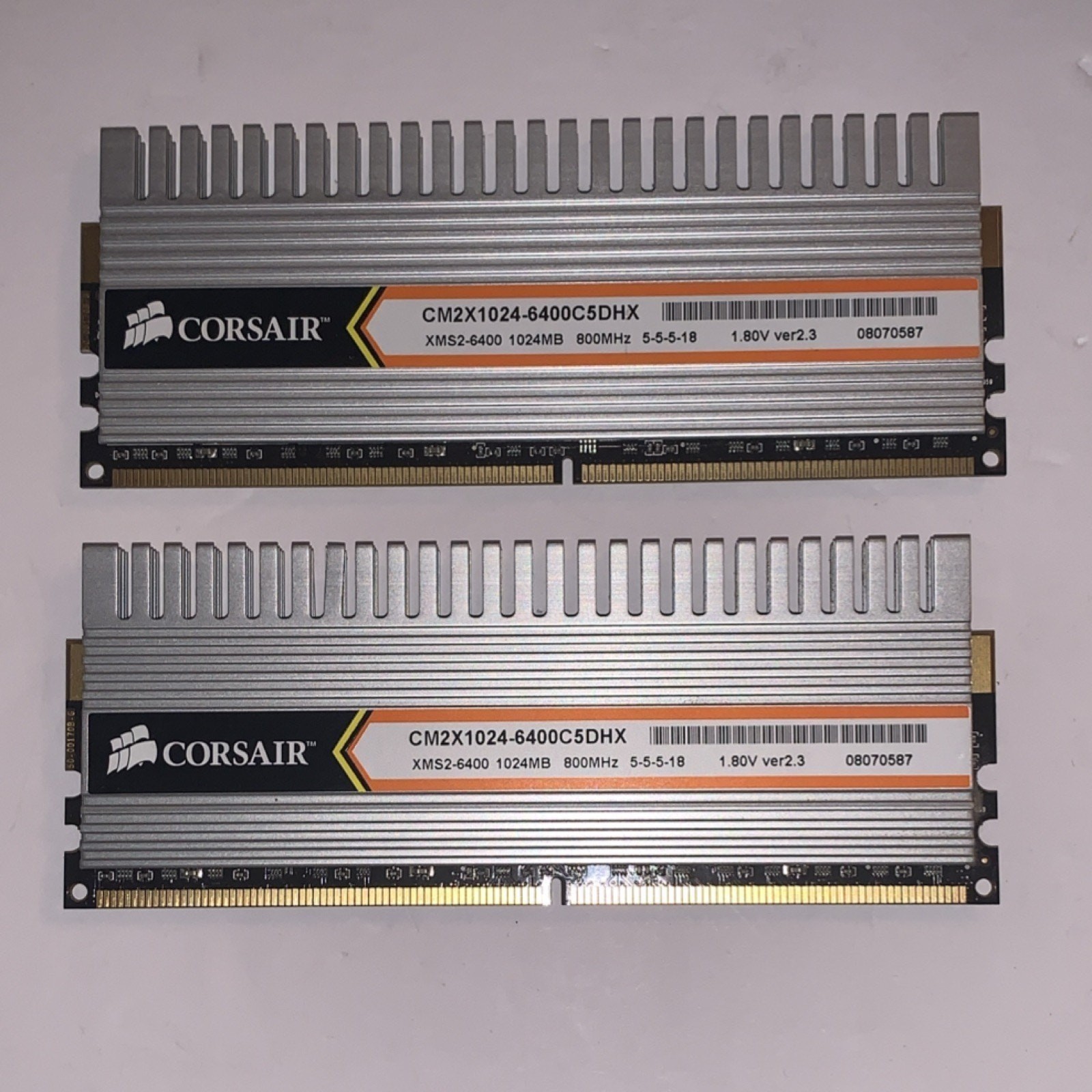 Corsair XMS2 DHX 2GB (2x1GB) DDR2-800 DIMM RAM 240-Pin CM2X1024-6400C5DHX