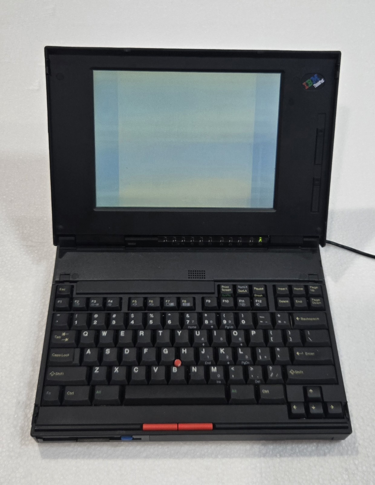 VINTAGE IBM THINKPAD 2620 ORIGINAL POWER SUPPLY ,POWERS ON BUT ISN'T FUNCTIONING