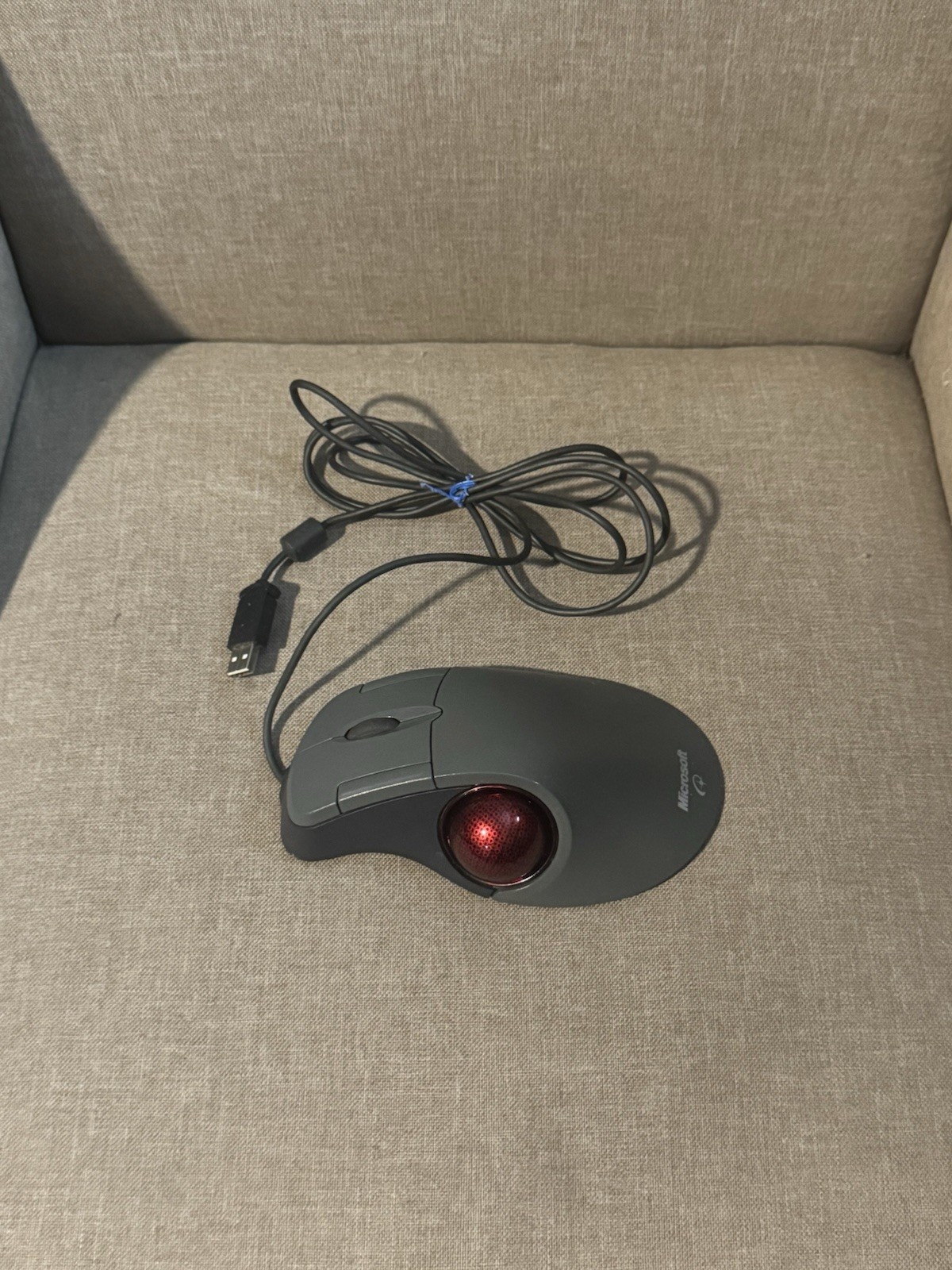 Microsoft Trackball Optical 1.0 Wired USB Red Trackball Mouse DND-00001 Tested