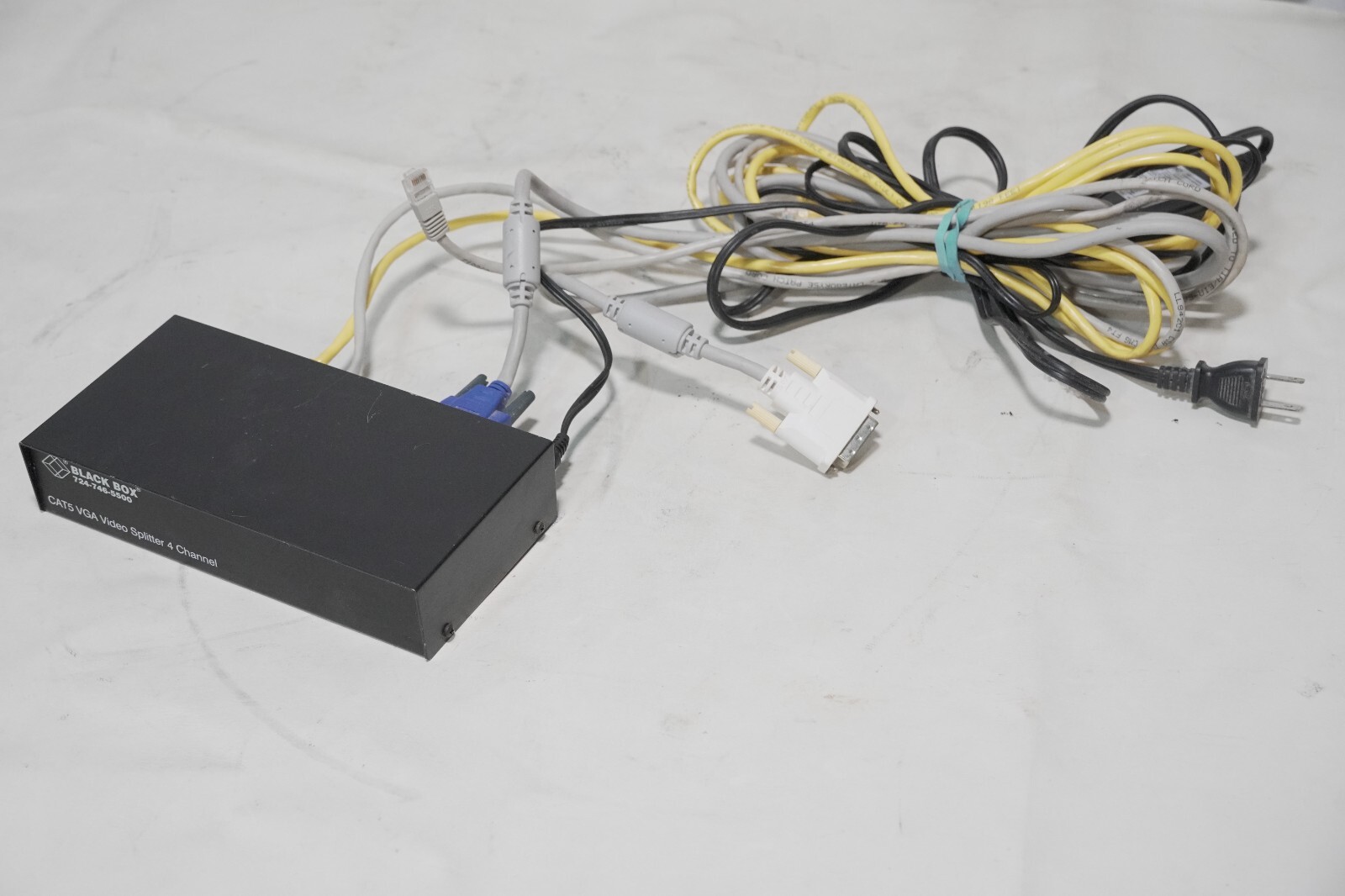 Black Box 724-746-5500 CAT5 video splitter 4 channel, AC 501A-R2