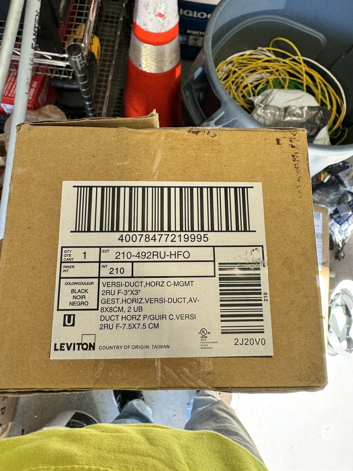 LEVITON 210-492RU-HFO VERSI-DUCT,HORZ C-MGMT 2RU F-3"X3"
