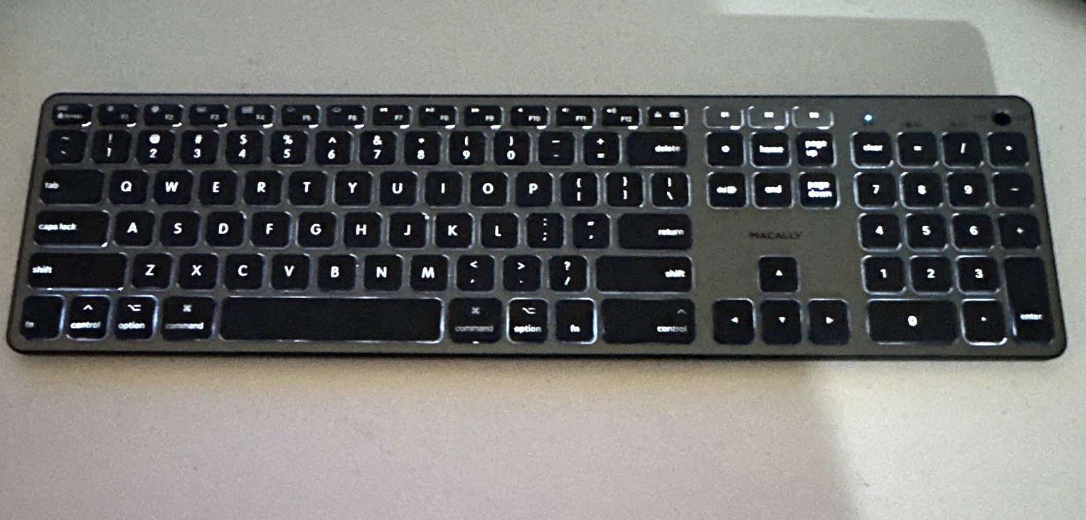 Macally Bluetooth Wireless Slim Full-Size Keyboard w/ Numpad Black BTISL2KEYSG