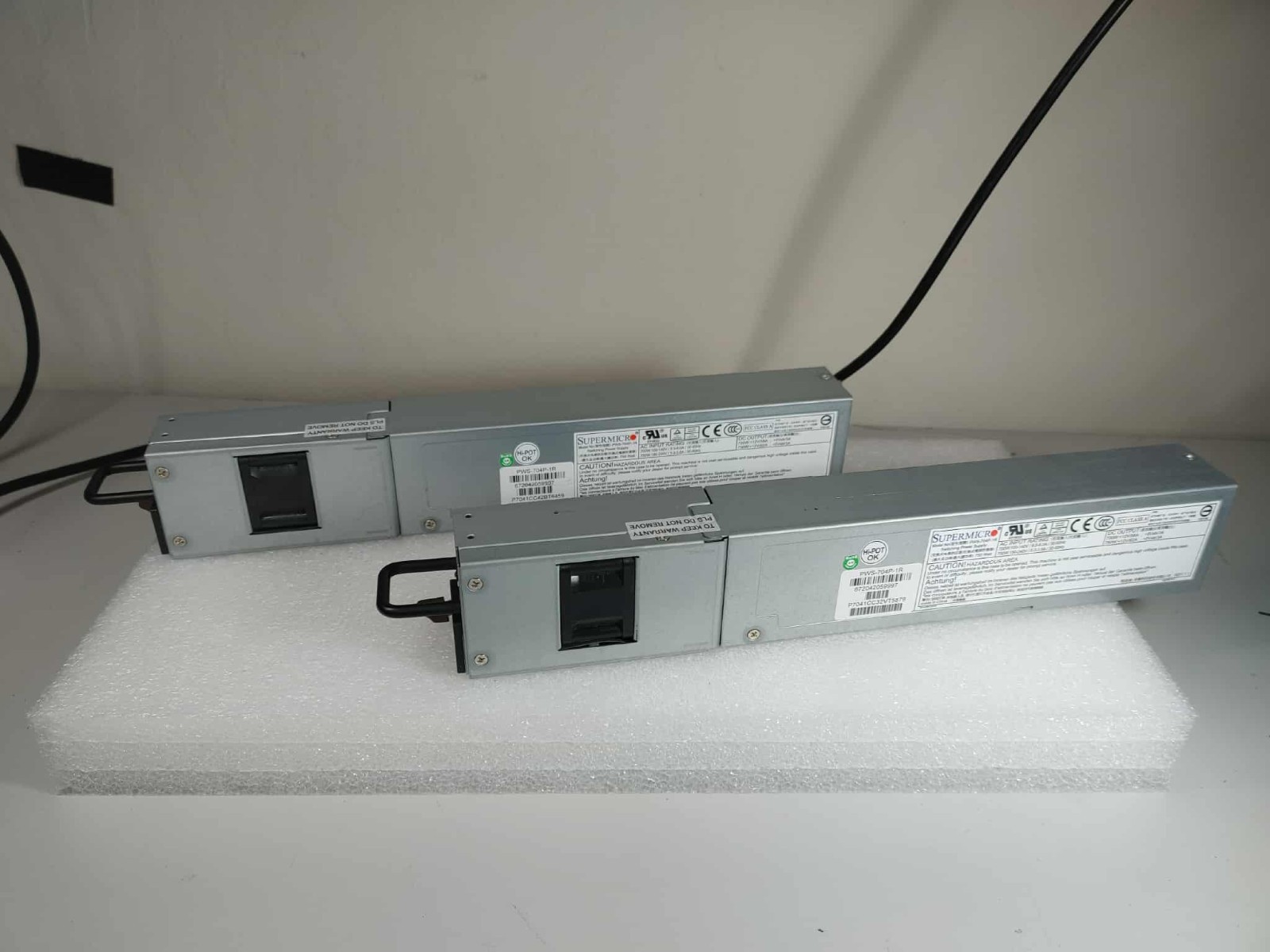 Lot of 2 Supermicro PWS-704P-1R Switching 750W PSU 80 Redundant Power Supply