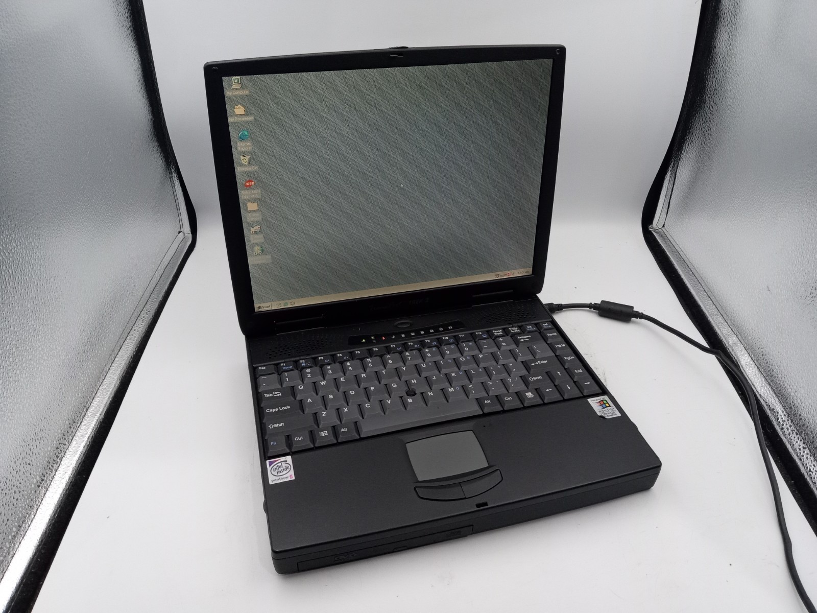 Vintage Micron Trek 2 U376 14" Pentium II 400MHz 128MB 60GB Windows 98 -READ -RR
