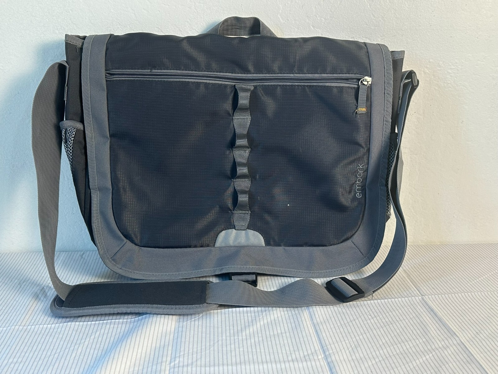 Embark Black Gray Messenger Bag 18x16 Laptop Shoulder Bag Multi-Pocket