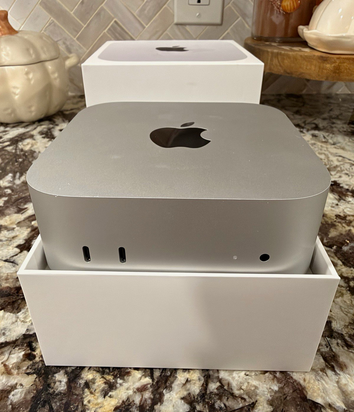 Apple Mac Mini (M4 Chip, 256GB SSD, 16GB RAM) Desktop 
