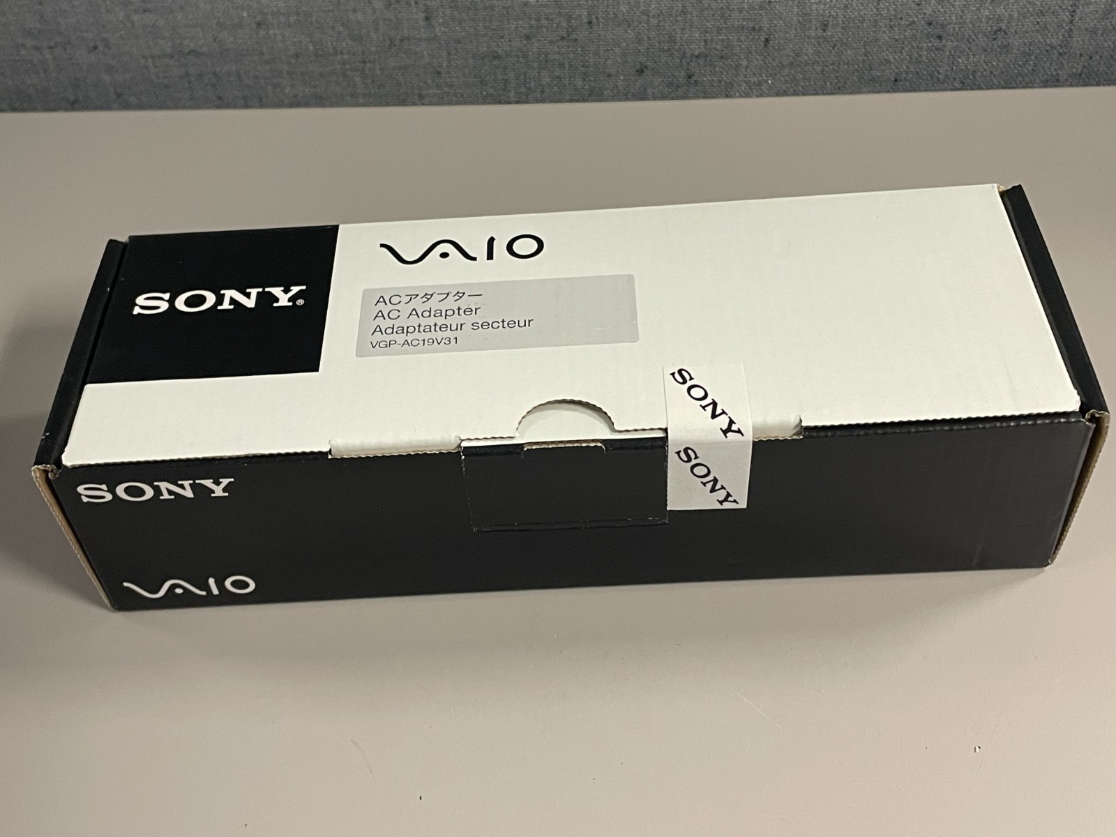 Genuine Sony Vaio VGP-AC19V31 AC Adapter Charger For  - New in Box