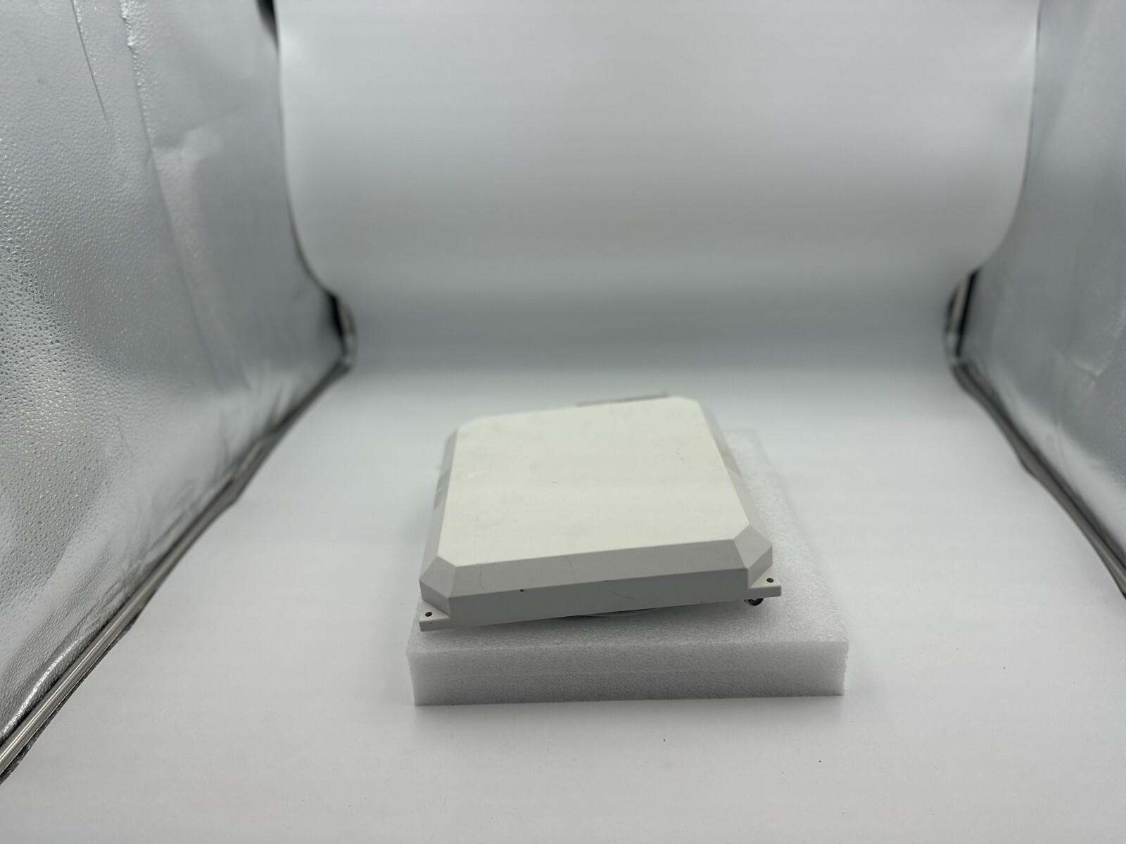 Cisco AIR-ANT2566D4M-R 2.4 GHz and 5 GHz Dual-Band Directional Array