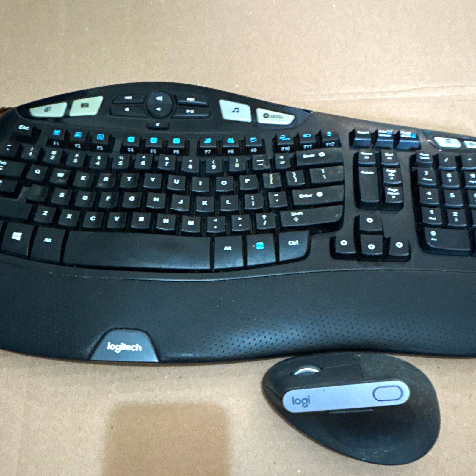 Logitech K350 Ergonomic Wireless Keyboard & Mouse Combo Black poor condition