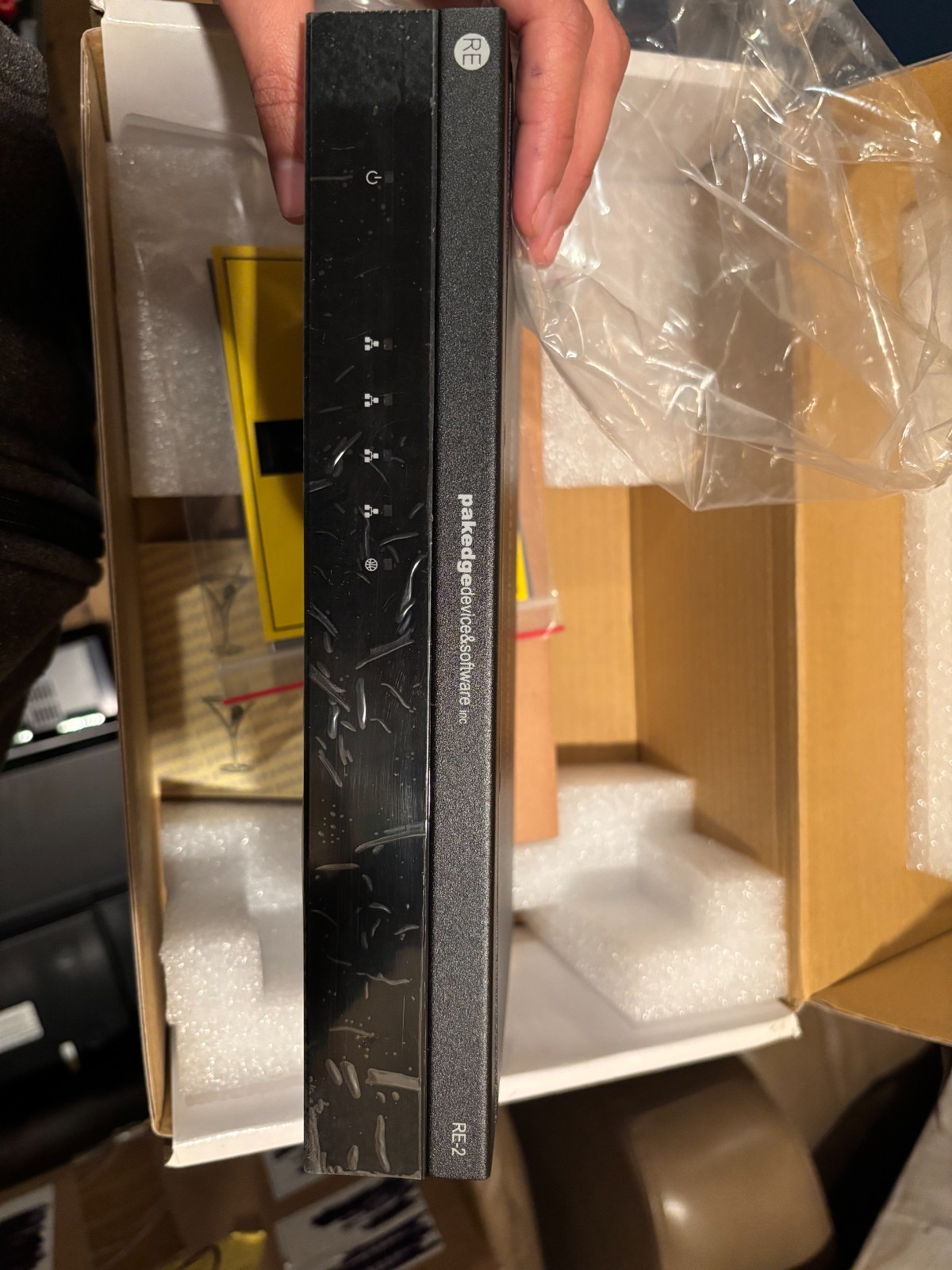 Pakedge RE-2 4 Port Gigabit Multi-Media Router w/ power cord