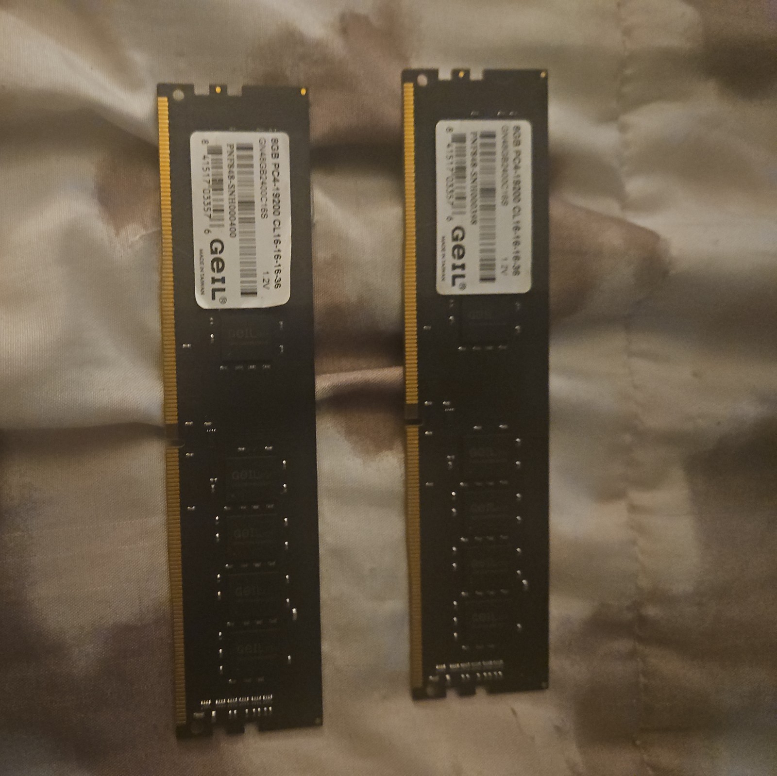 Pair Tested GOOD Geil 2x 4GB DDR4 2400 PC RAM DIMM Memory XMP GN44GB2400C16S 8GB