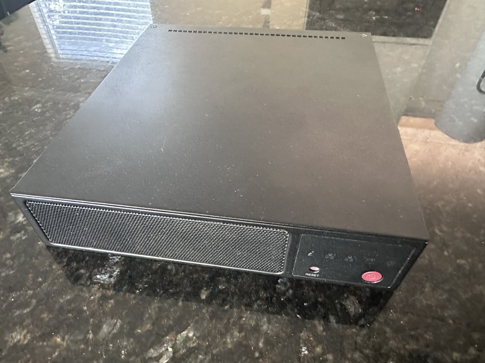 Supermicro SYS-E200-8D Mini 1U Server Xeon D-1528 6-Core 64GB ECC 2x10GbE IPMI