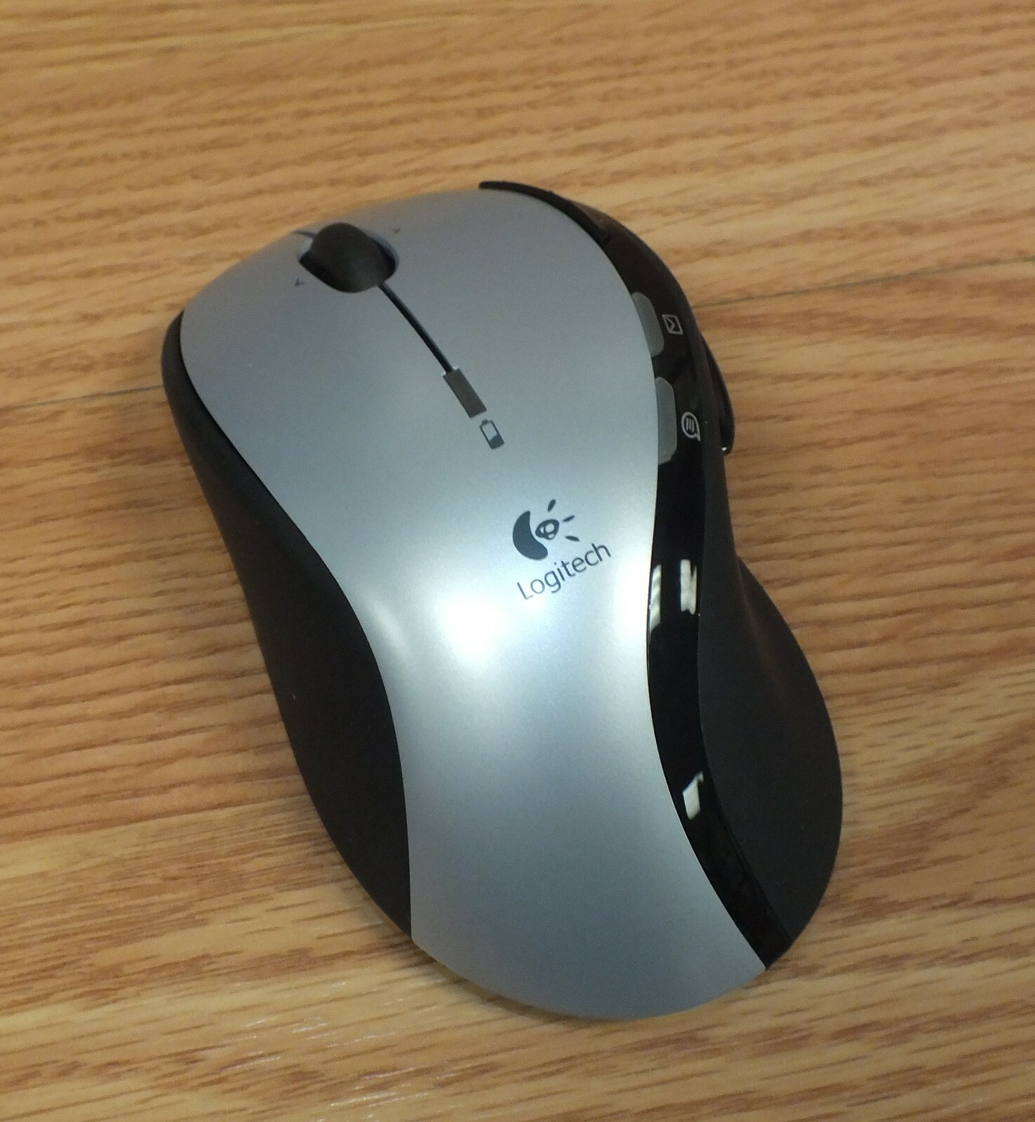 *FOR PARTS* Logitech (MX 610) Left-Hand Laser Cordless Scroll Mouse W/ Receiver
