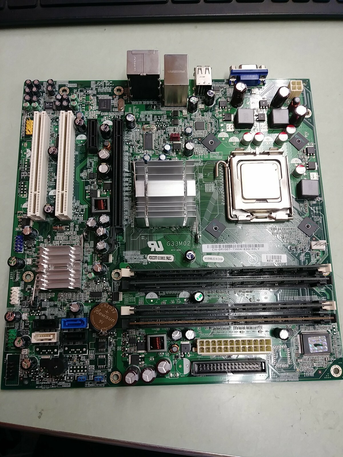 Dell 0RY007 Foxconn Motherboard / SLA94 / (4) 2GB