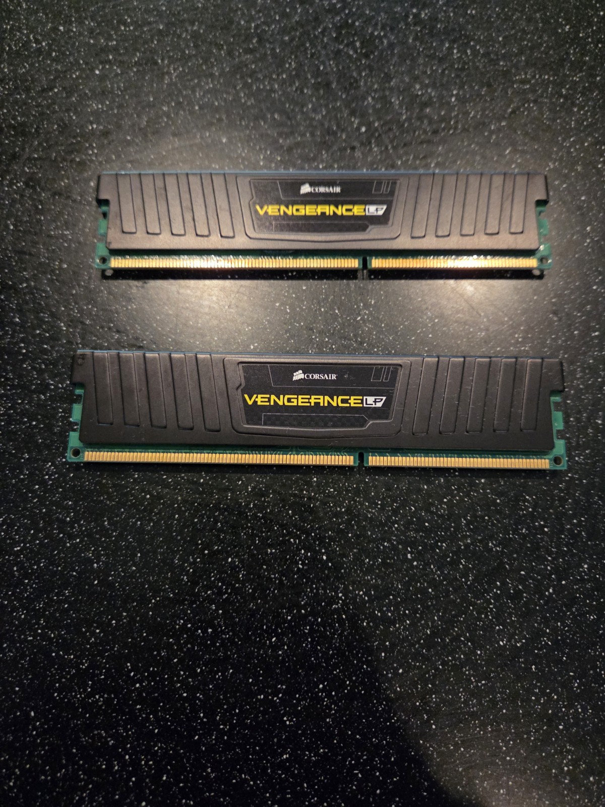 Corsair Vengeance LP DDR3 1600MHz 4GB (2x2GB) CL9 PC3-12800 Desktop Memory RAM