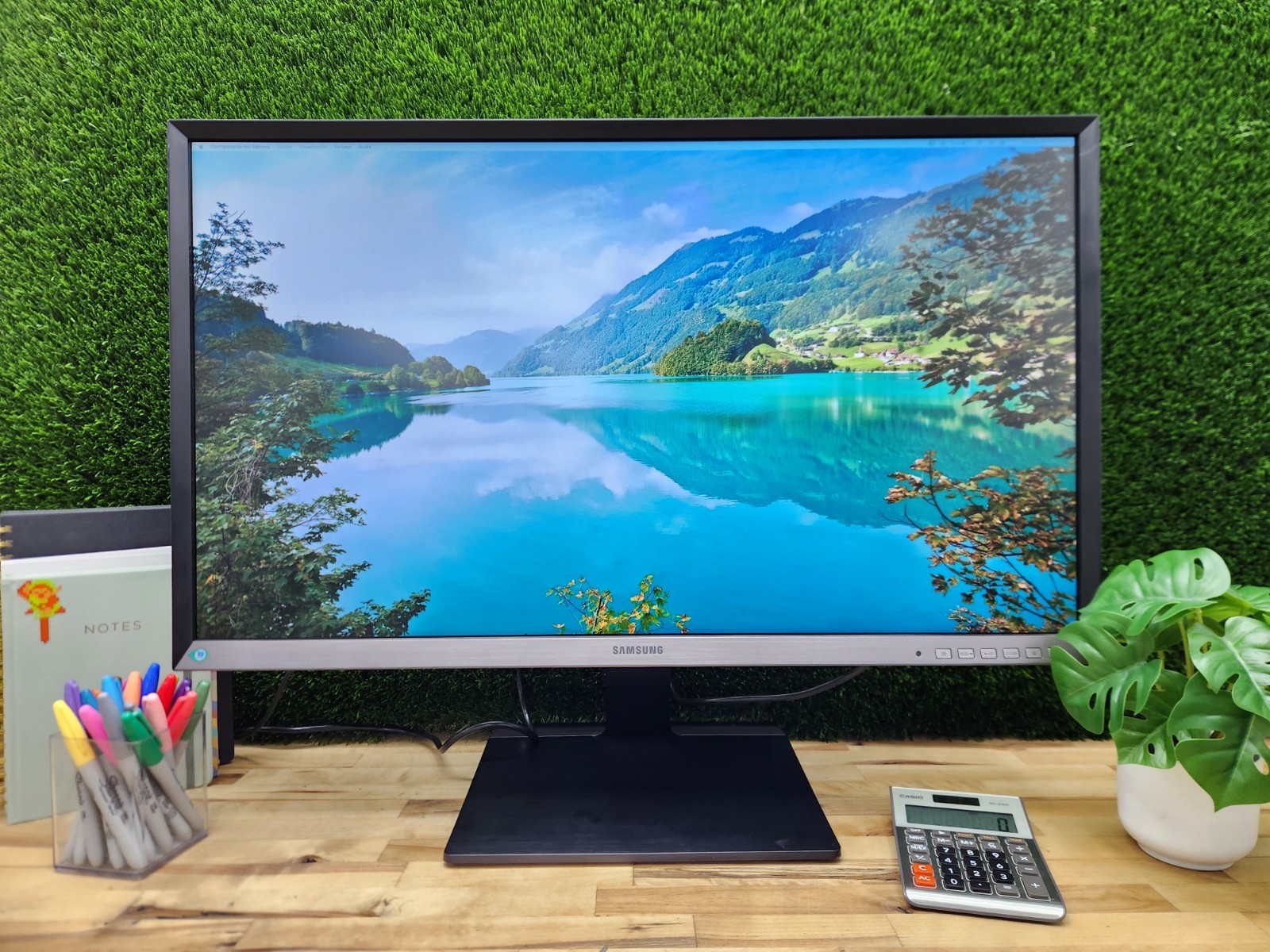 Samsung LS32D85KTSR/ZA 32-inch PLS LED 60Hz (2560x1440) Monitor With Stand
