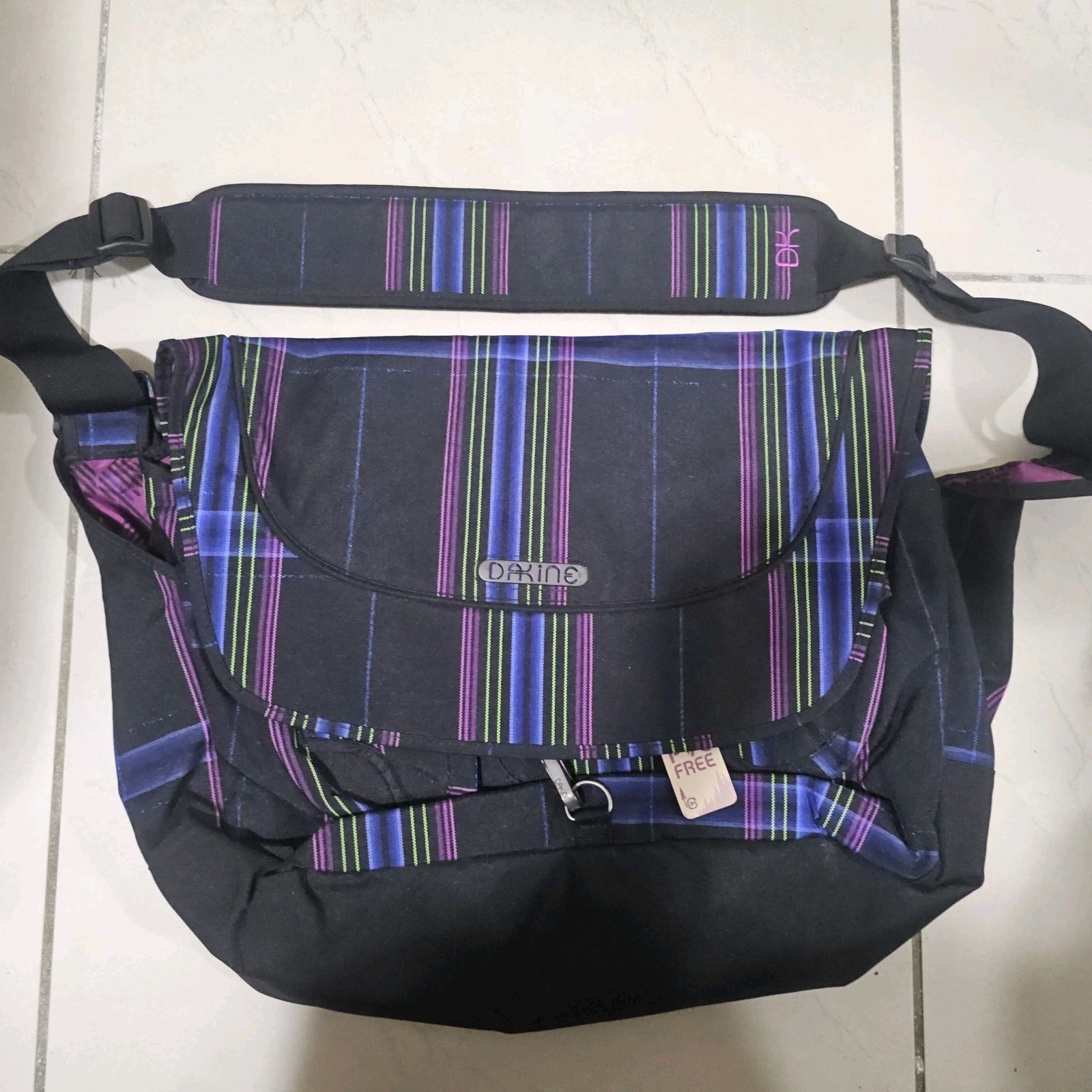Vintage NEW Dakine Girls Messenger Lg Shoulder Tote Laptop Bag Plaid Black Multi