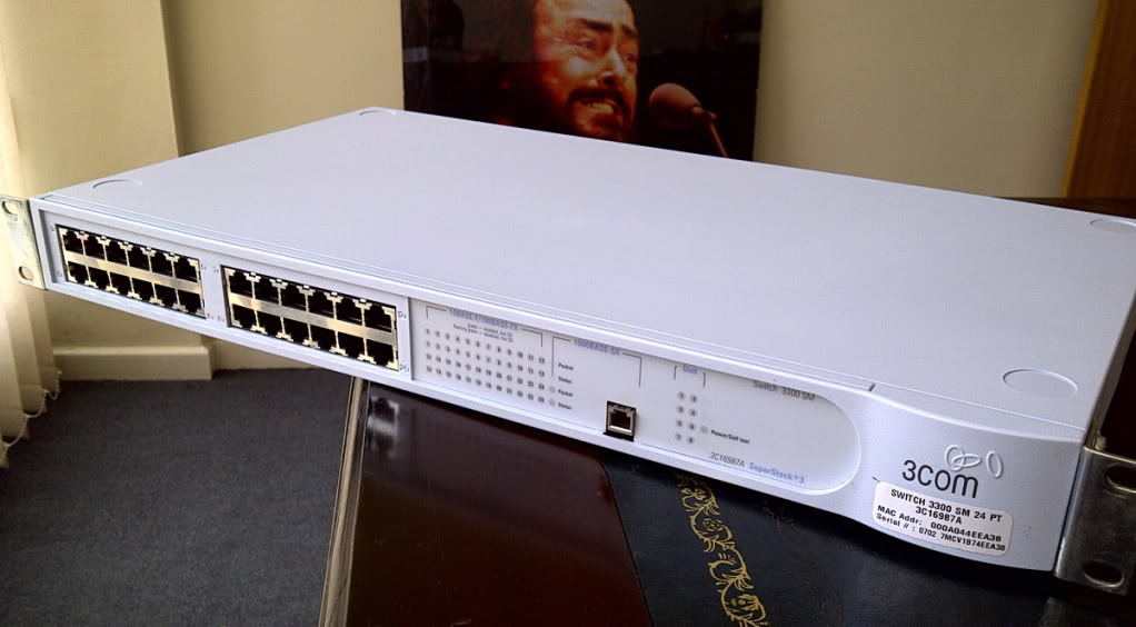 3Com Superstack 3 switch 3300 SM - 1698-710-001-7.01 - 24 port Gbit switch