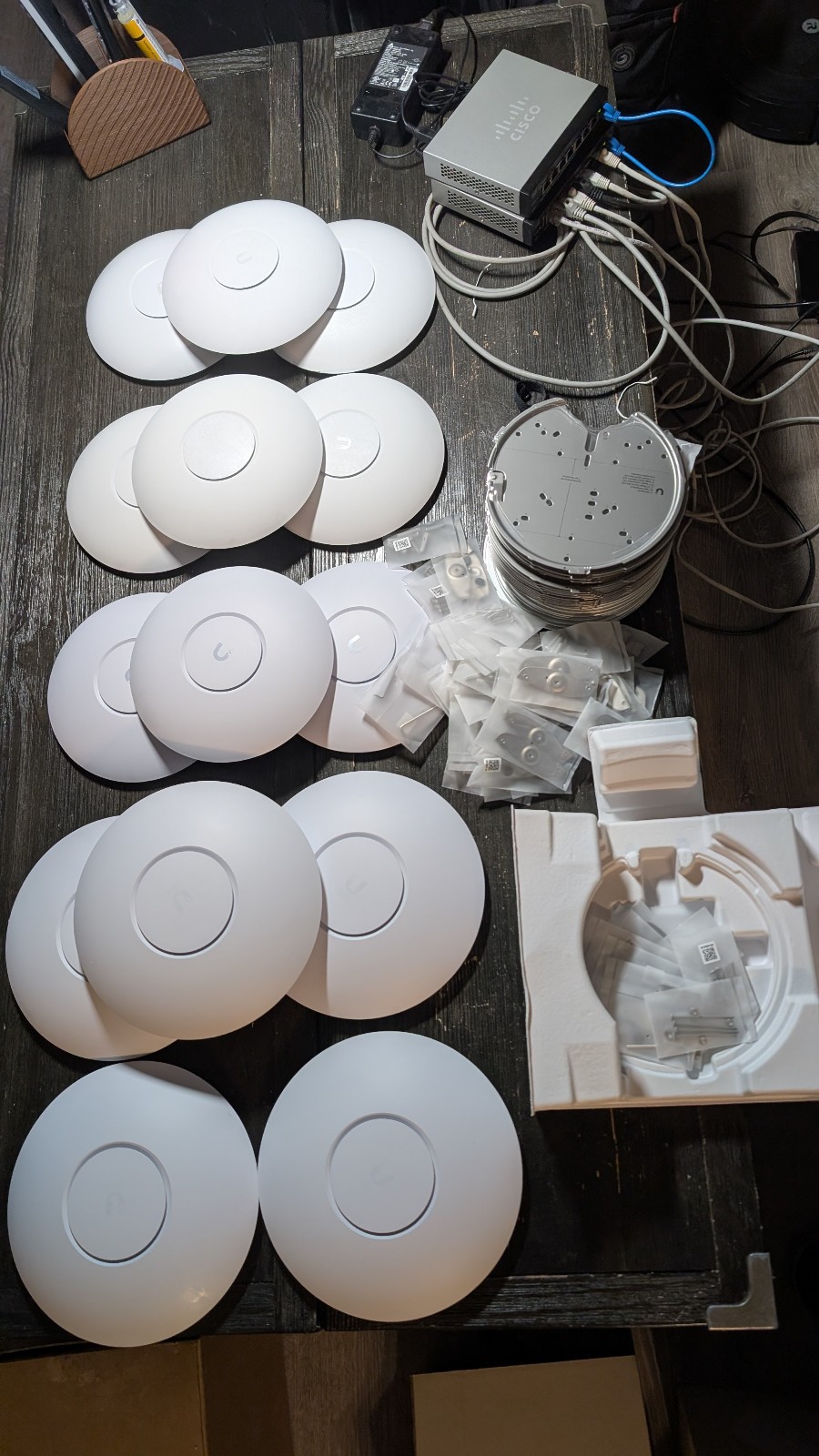 Lot 14 Ubiquiti UniFi Access Points AC Pro, U6 LR, U6 Pro + 2 Cisco PoE Switches