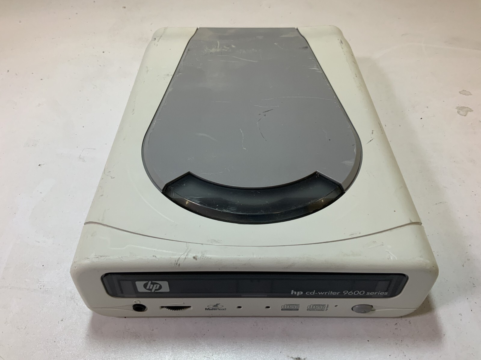 HP CD-Writer 9600 Series External CD Drive, White "M5B"