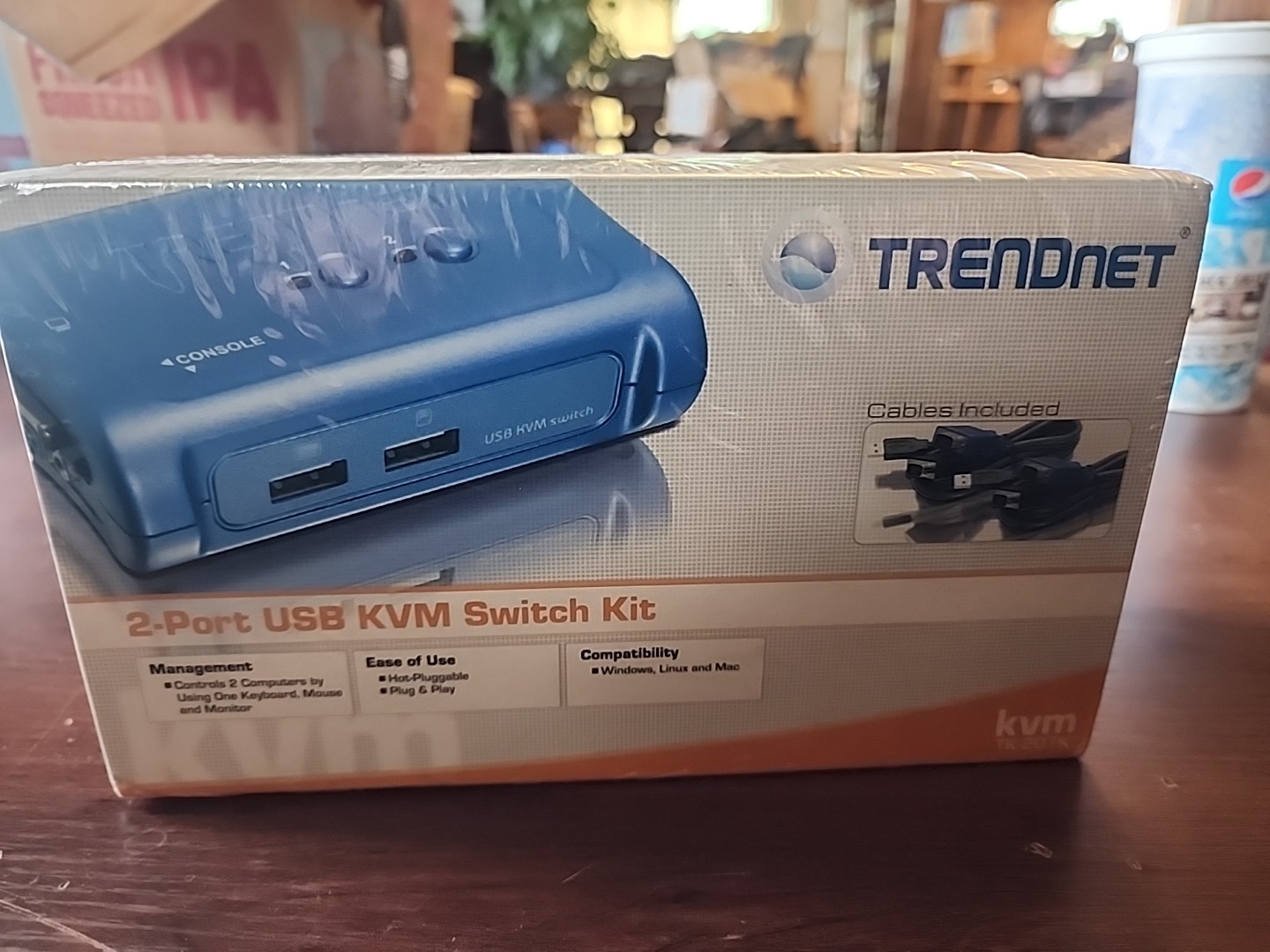 BRAND NEW TRENDnet 2-PORT USB KVM SWITCH KIT  # TK-207K