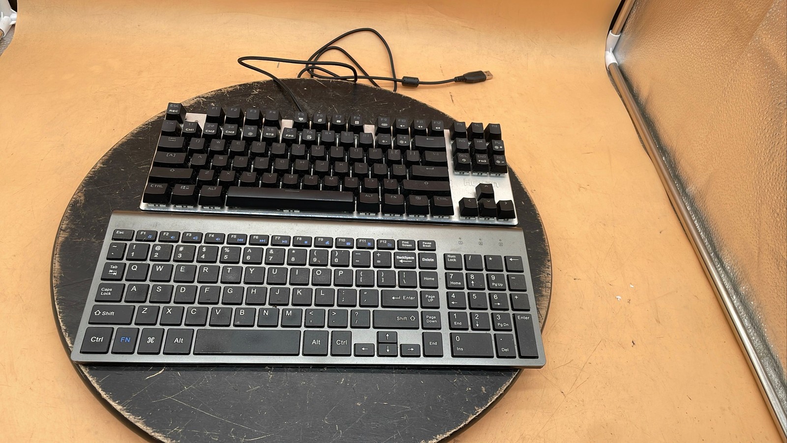 Hcman H01 Mechanical Gaming Keyboard & JoyAccess KB2US Wireless Keyboard Bundle