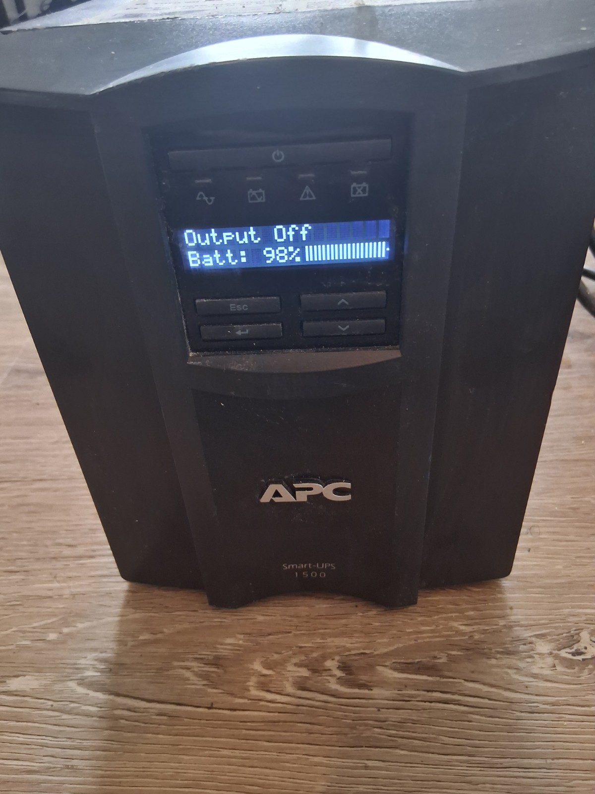 APC Smart-UPS1500 LED Display Battery Backup "No battery included"