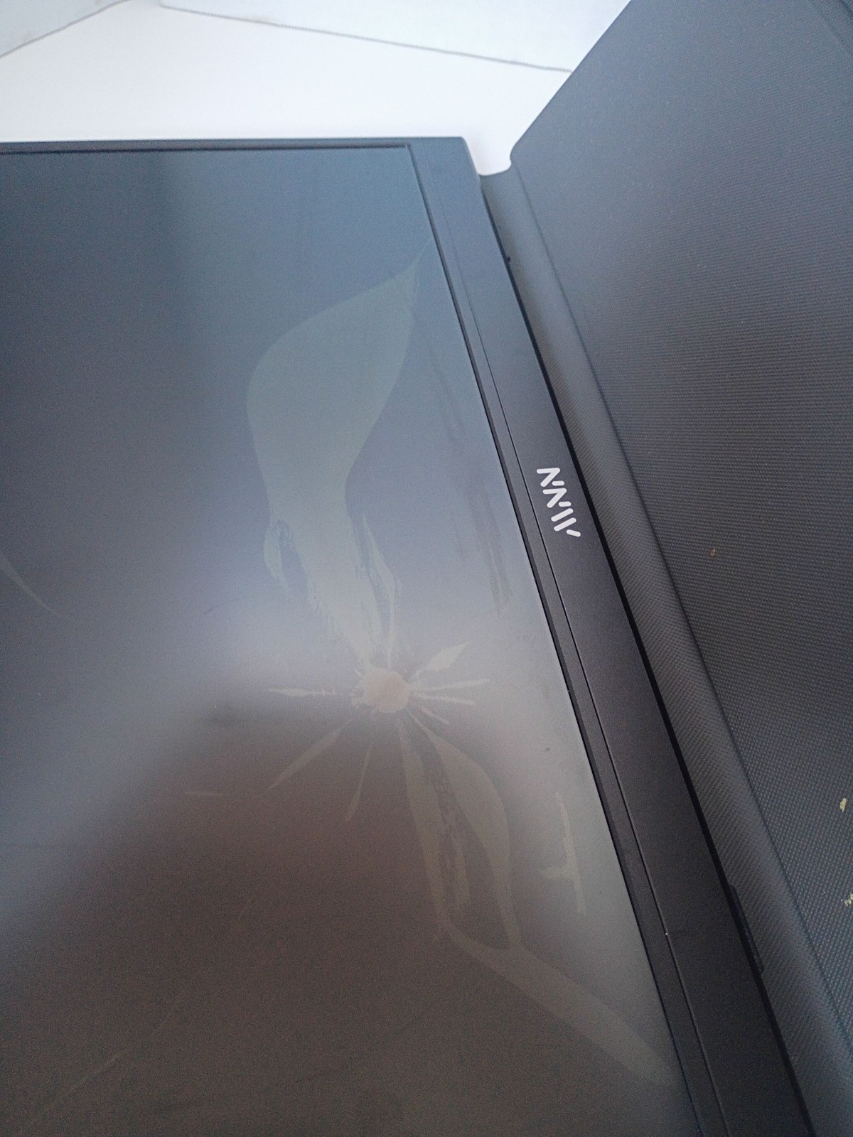 17" MNN Portable Monitor, featuring an ultra-slim design
