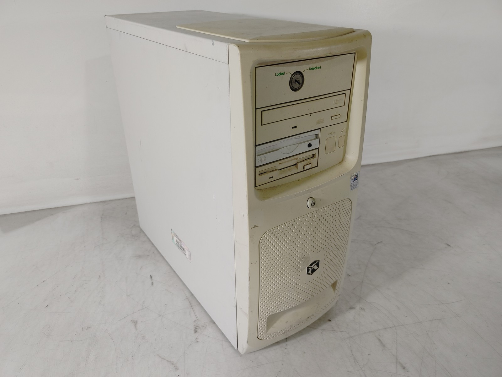 Vintage Gateway E-4600 MT Intel Pentium 4 1.40 GHz 256 MB RDRAM Desktop