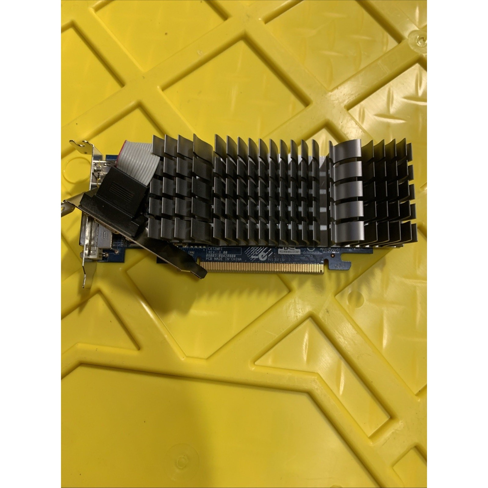 ASUS GeForce 210 1GB DDR3 EN210 SILENT/DI/1GD3/V2(LP) Video Card - Low Profile