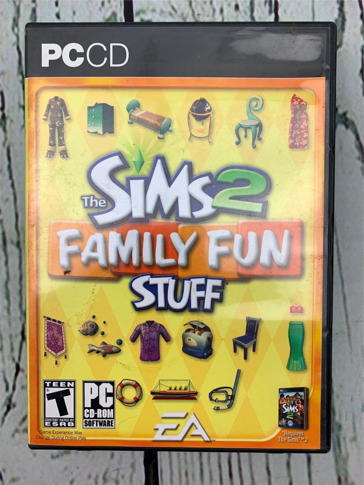 The Sims 2 Family Fun Stuff PC Used