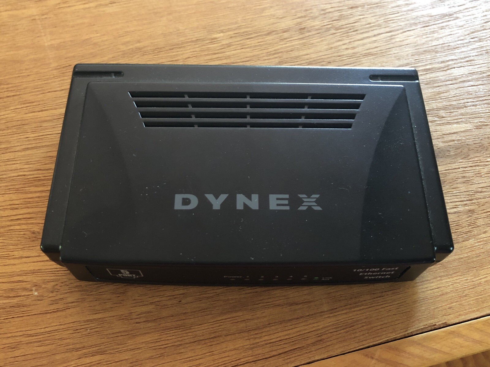 Dynex 5-Port 10/100M Fast Ethernet Switch / Version 2.0
