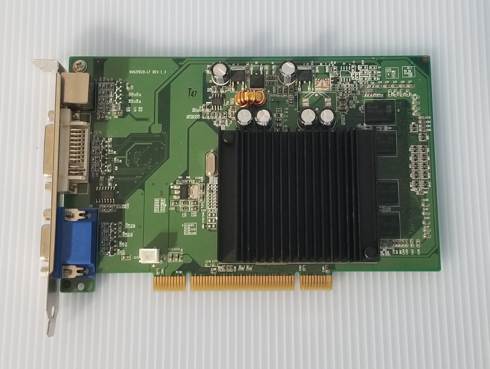 EVGA NVIDIA GeForce 6200 (256-P1-N400-LR) 256MB PCI  Video Card