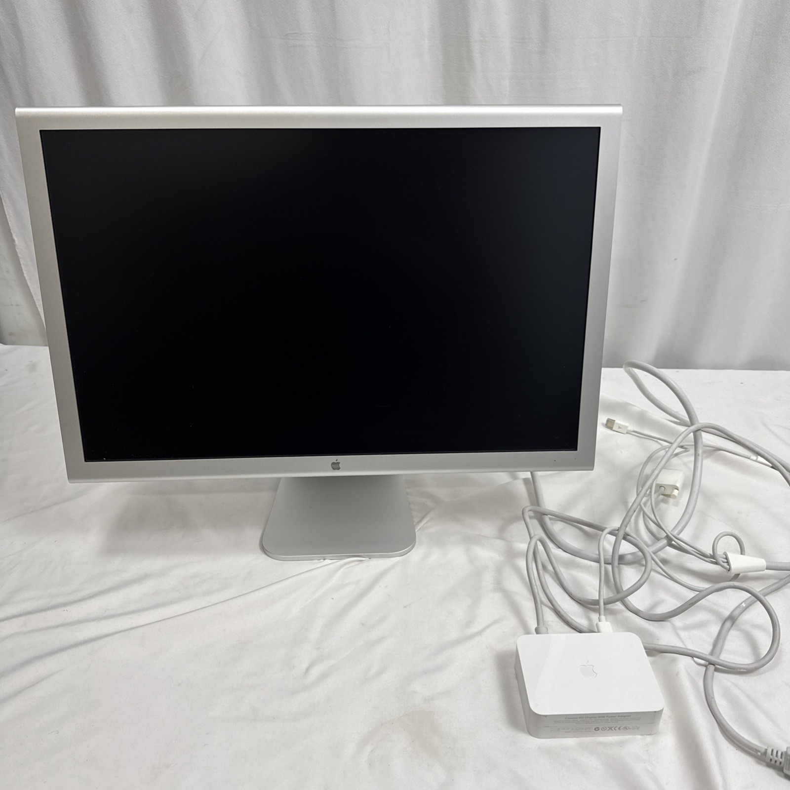 Apple Cinema M9178LL/A 23 inch Aluminum Display - Silver
