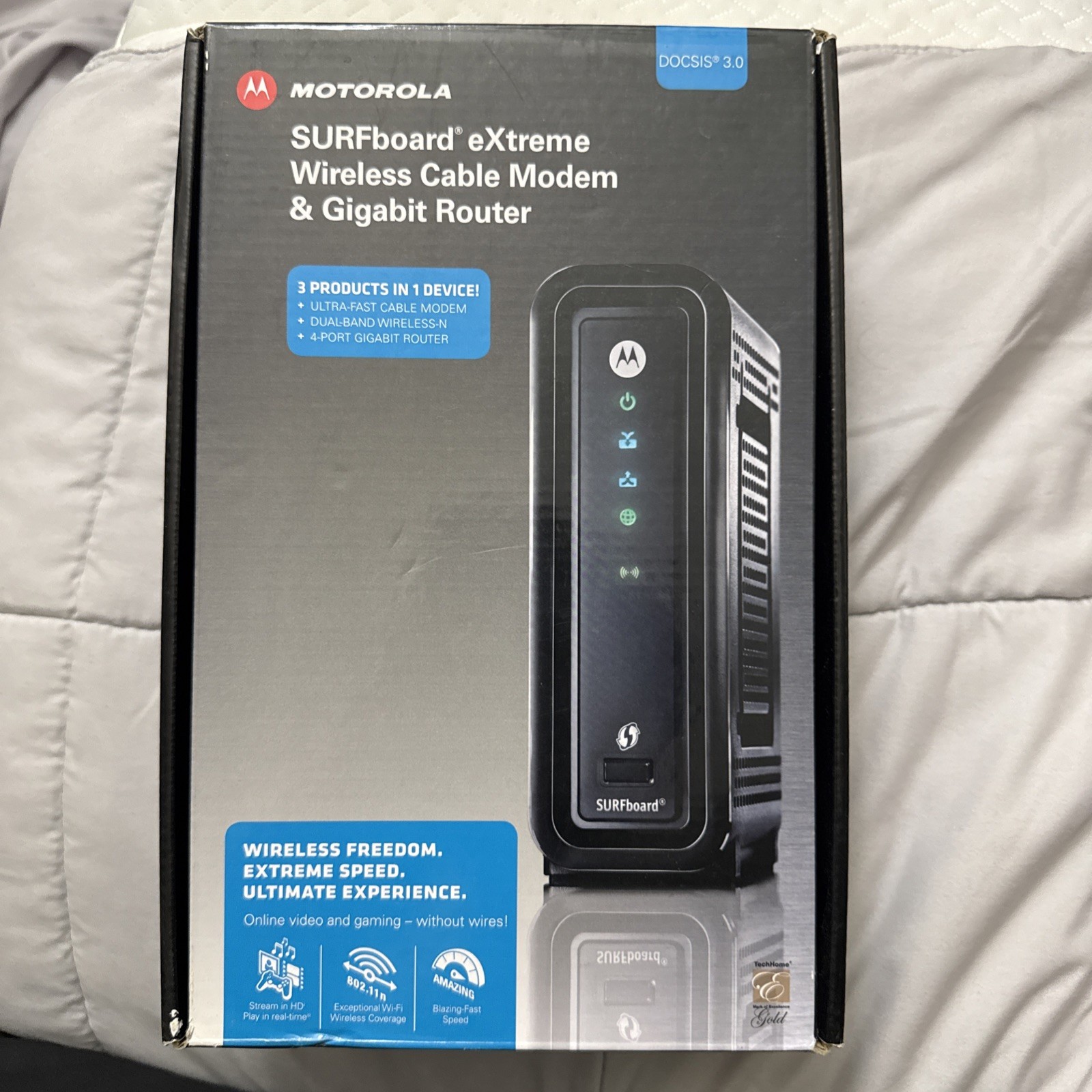 Never used Motorola SBG6580 Wireless Cable Modem  & Gigabit Router 