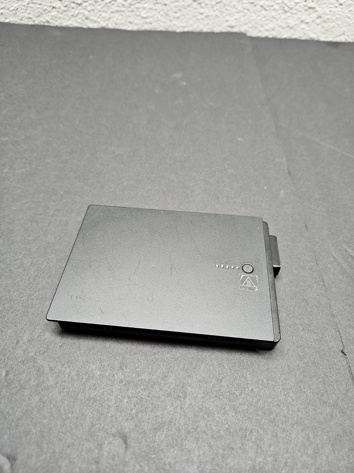 Dell Rechargeable Li-ion battery Type XVJNP 11.4V 53.5Wh / Free Fast Shipping.
