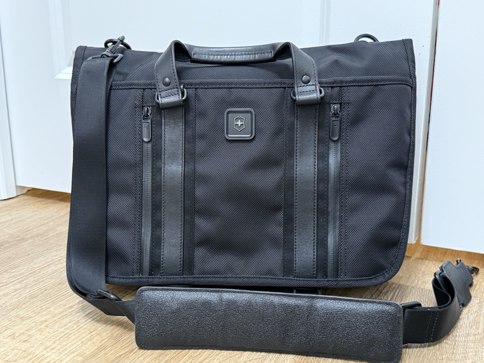 Victorinox Lexicon Arbat 14 Professional Messenger Bag Laptop 601122 EXCELLENT
