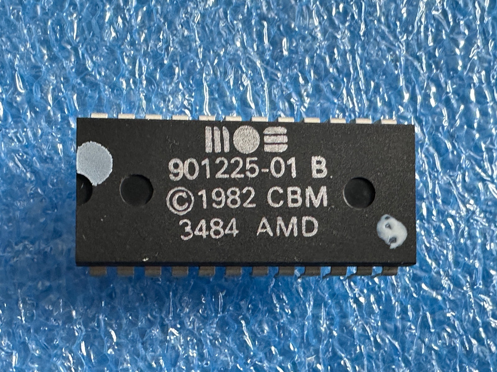 901225-01 & 901226-01, 2x CHIP's for Commodore C64, C16/C116/Plus 4...