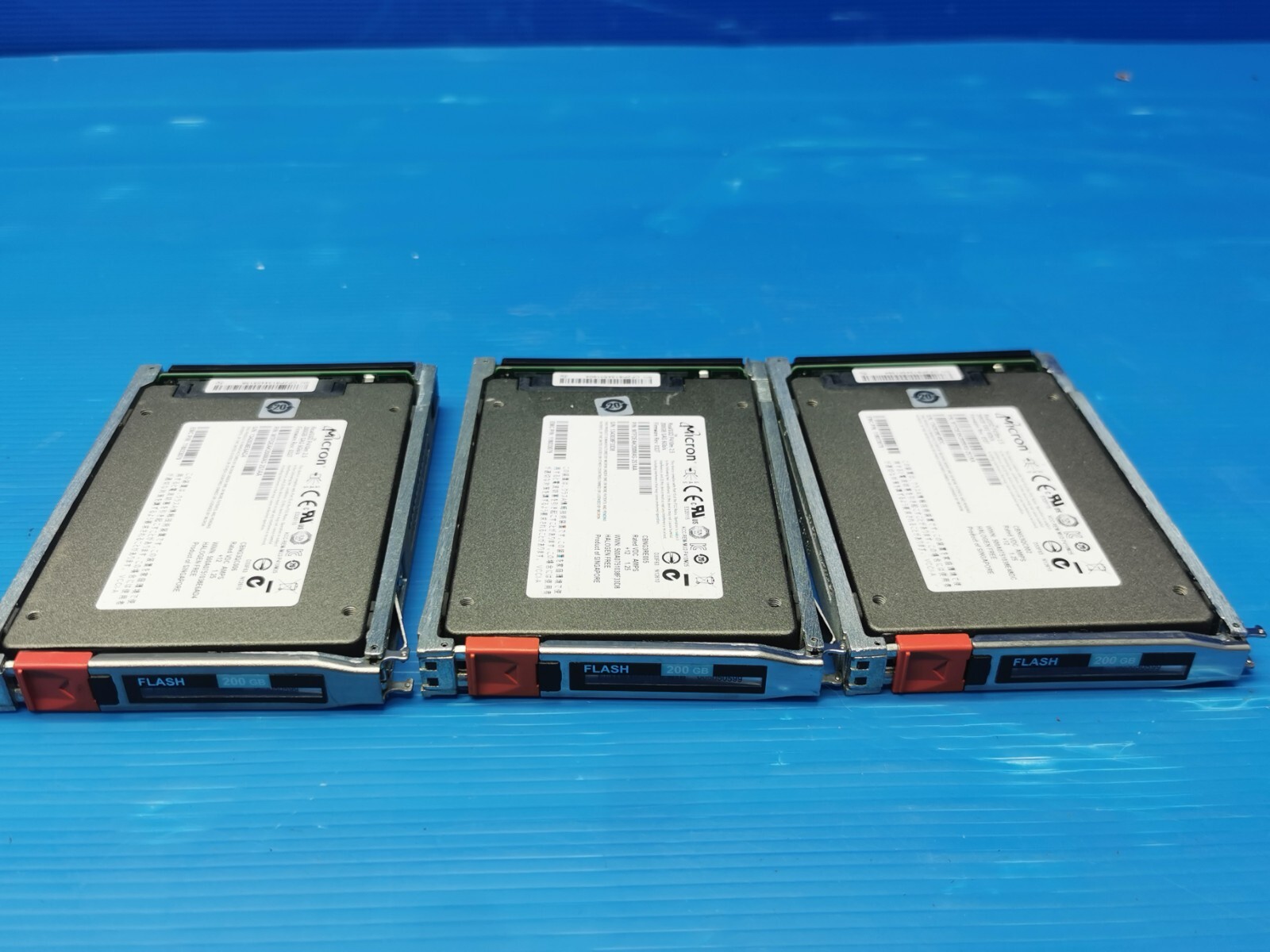 EMC VNX 200GB FLASH SAS SSD 2.5'' Hard drive 005050599 Lot of 3