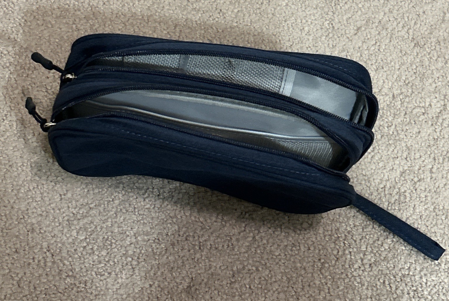 FYY Electronic Organizer Travel Tech Pouch Bag Cable Organizer Blue 9” X 6” Used