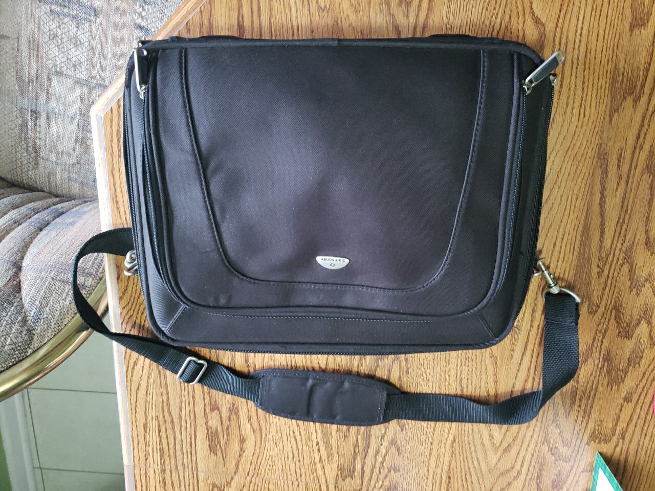 Samsonite Model 605 Thin Laptop 15" Computer Case Messenger Bag With Strap VGC