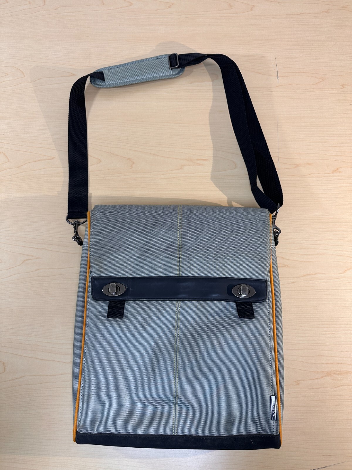 Targus Messenger 15” Laptop Bag Computer Brief Case Shoulder Strap Heavy Duty