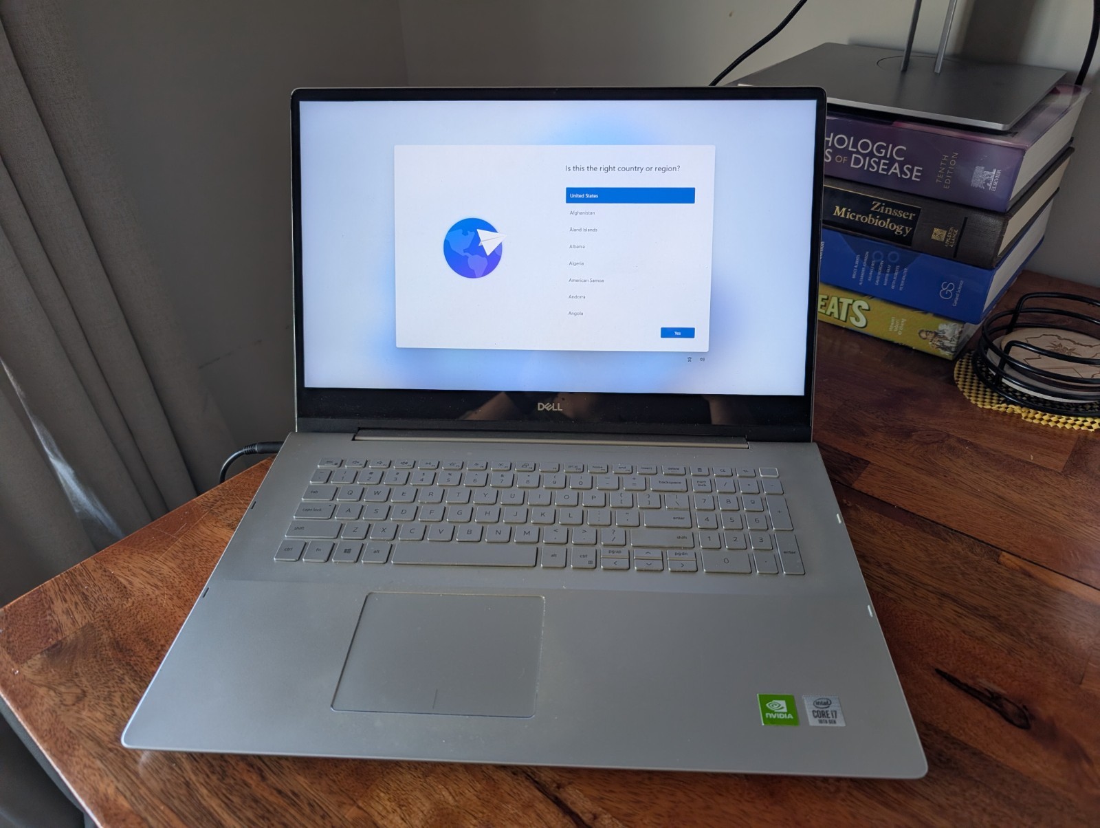 Dell Inspiron 7791 2in1 17.3" Touch i7-10510U | 16GB RAM | Nvidia GeForce MX250