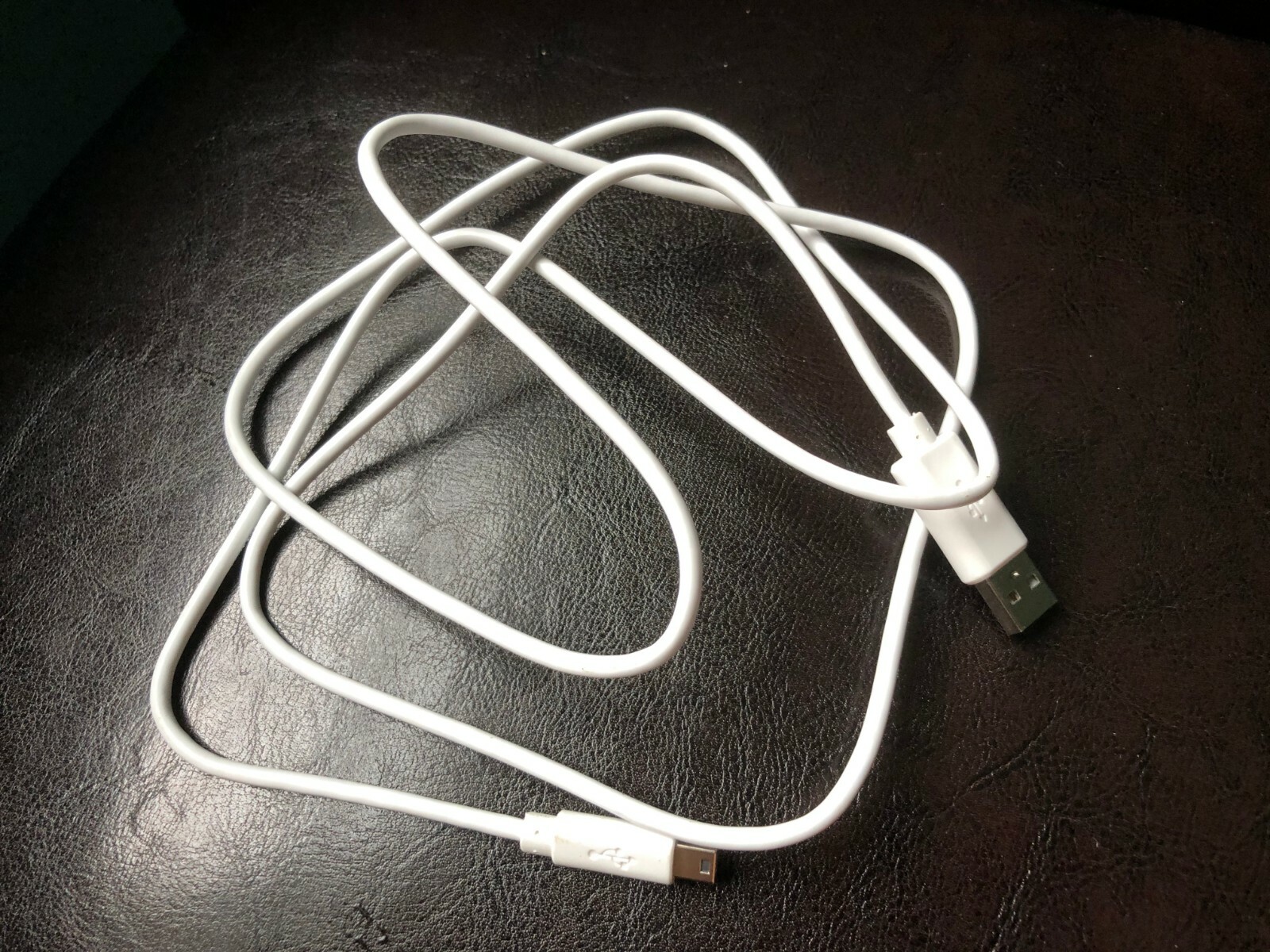 Belkin Pro Series 5 Foot White USB Cord Rarely Used, VG/Excellent Condition