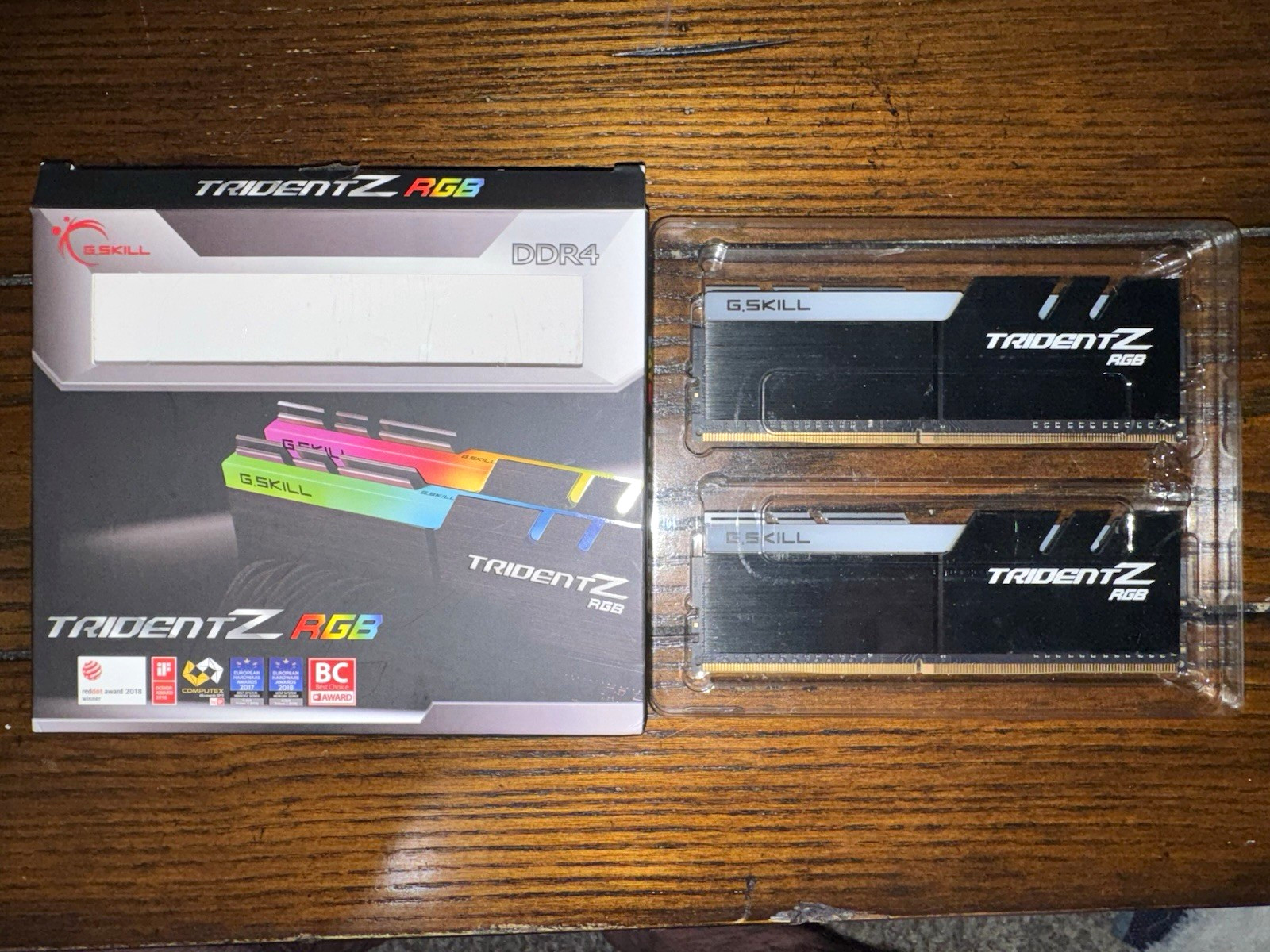 G.SKILL Trident Z RGB 16GB (2x8GB) DDR4-3000 DIMM RGB F4-3000C16D-16GTZR