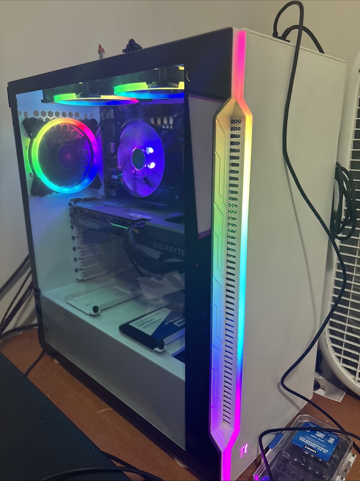 Skytech Gaming Pc, RGB fans and keyboard and mouse, Razr Barracuda Bluetooth.  