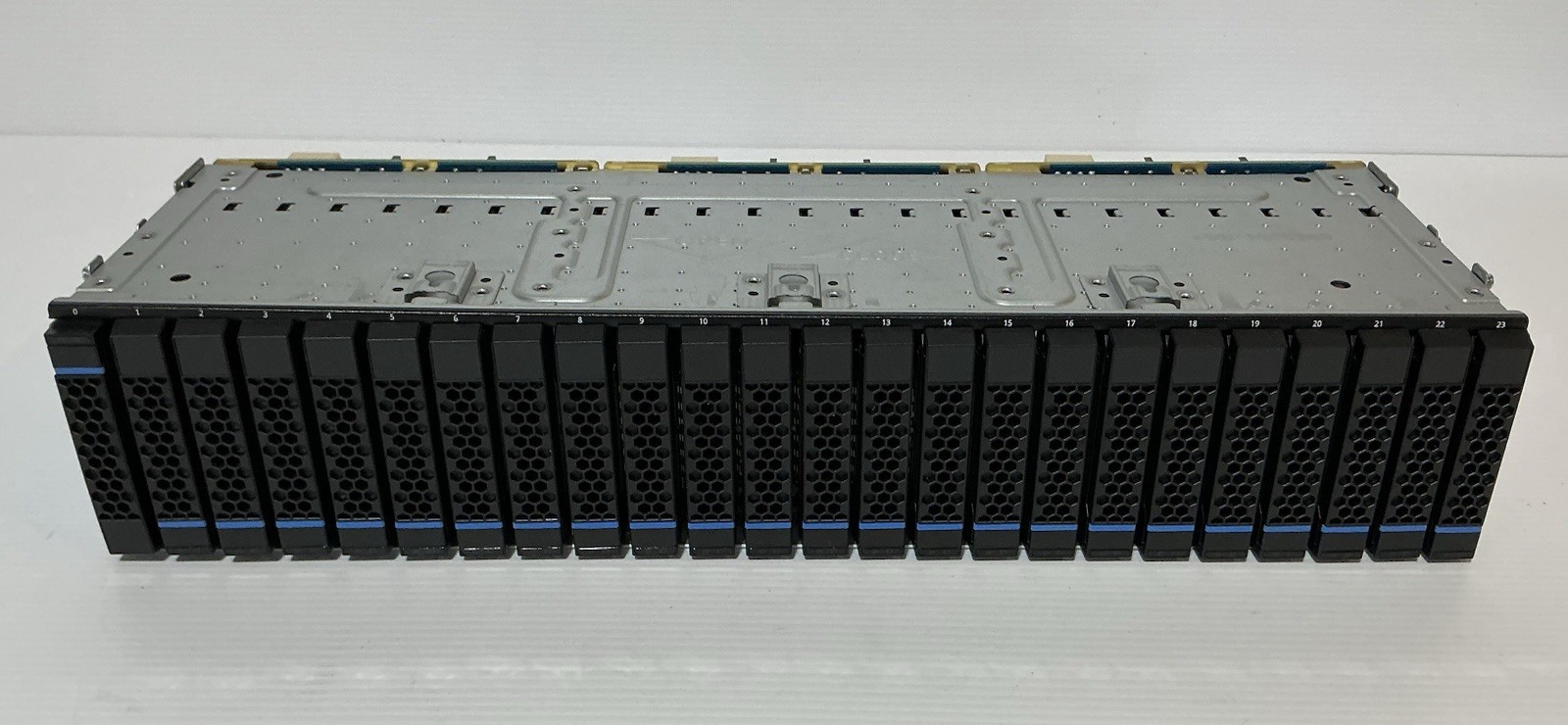 Chenbro 380-23710-3004B0 Backplane 12G 24 x 2.5" bay Backplane