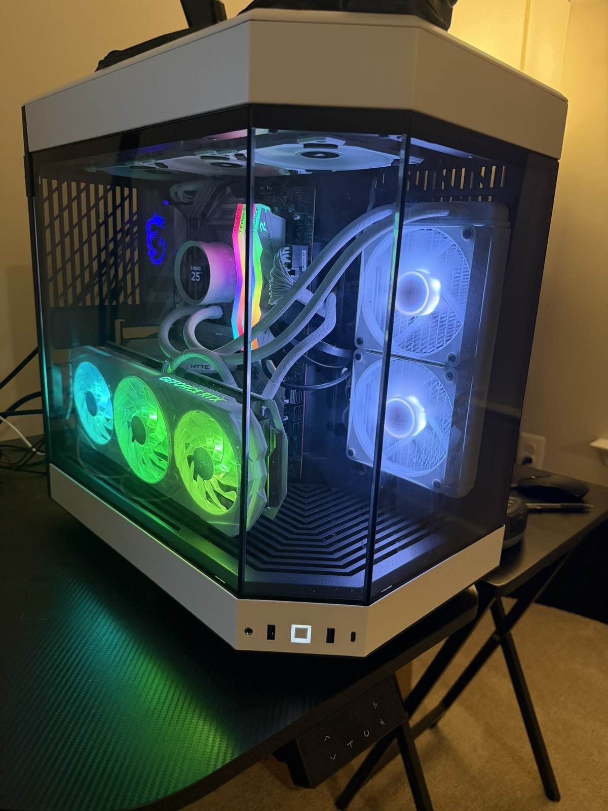Custom Gaming PC | i7-13700K | RTX 4070 | 64GB DDR5 4TB NVMe |HYTE Y60