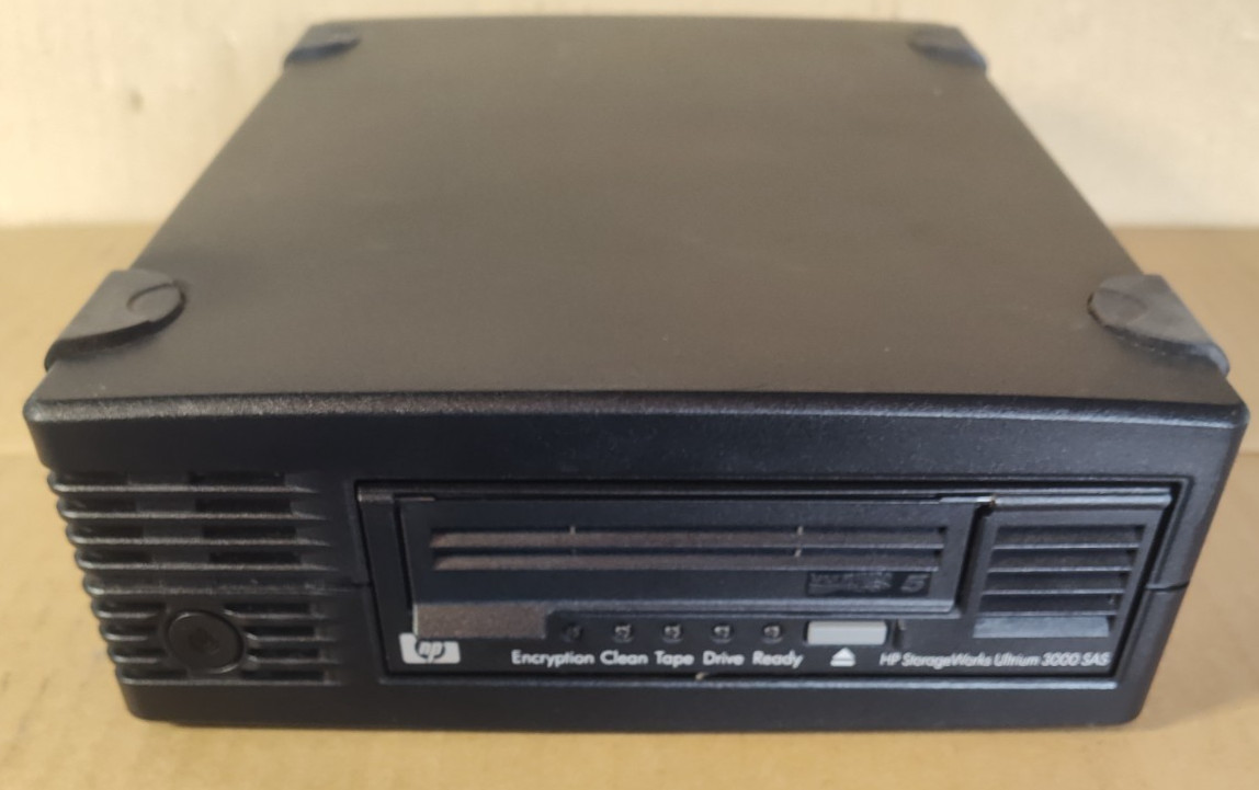 HP StorageWorks Ultrium 3000 LTO5 SAS External Tape Drive EH958A  596279-001
